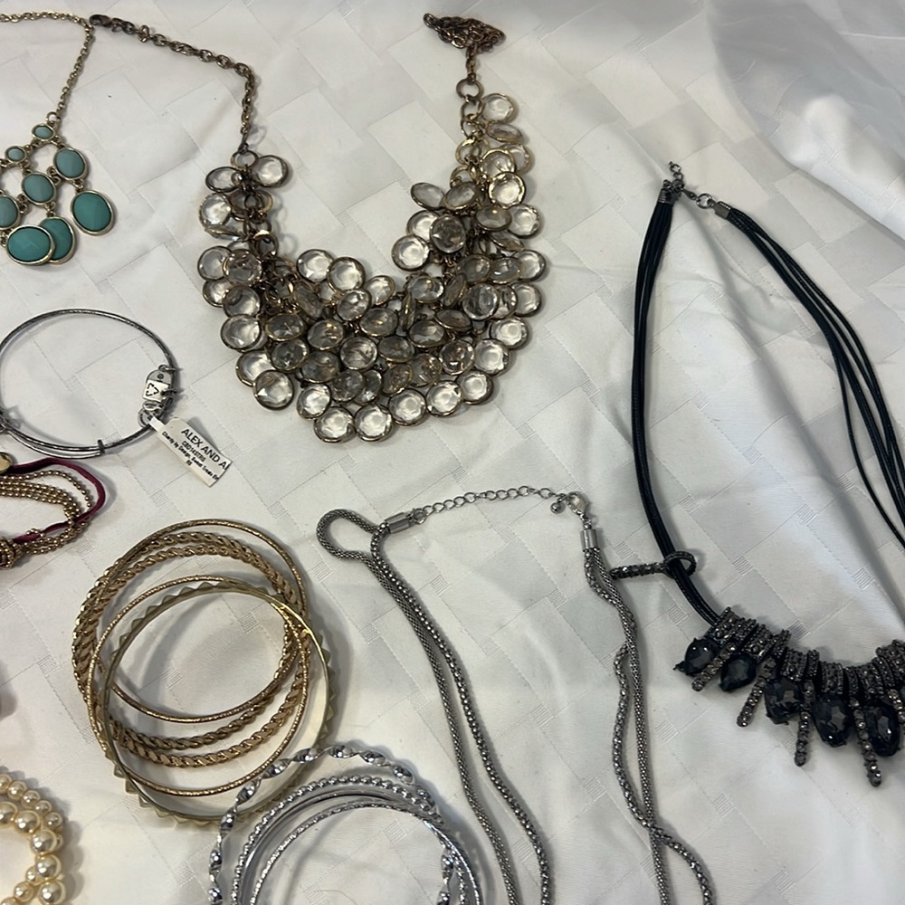 Jewelry bundle - Picture 4 of 4